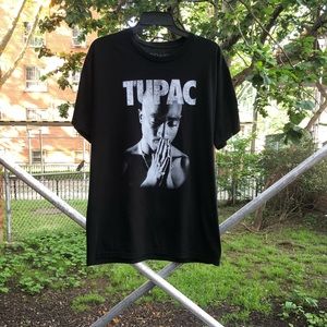 2PAC praying hands Graphic Tee